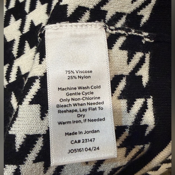 🖤🤍Talbots Black & White Houndstooth Sweater size M. Classic and NWOT - Picture 9 of 10
